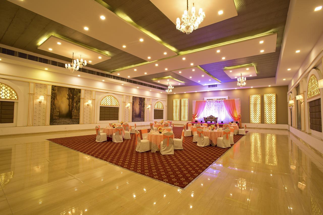 Inde Hotel Chattarpur 뉴델리 외부 사진